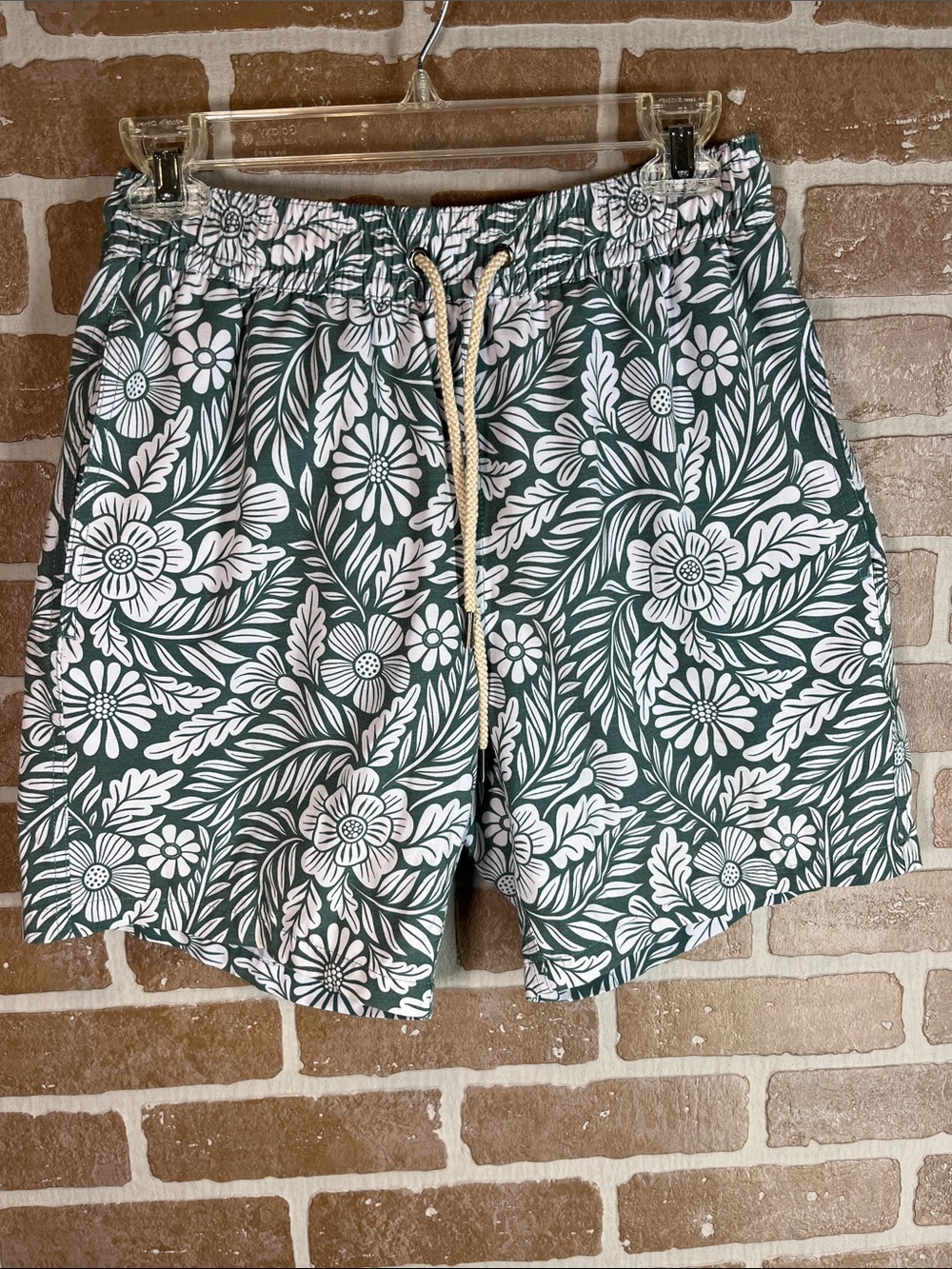 Fair Harbor Swim Shorts Mens Medium Green Floral Trunks Lined Quick Dry Beach M
